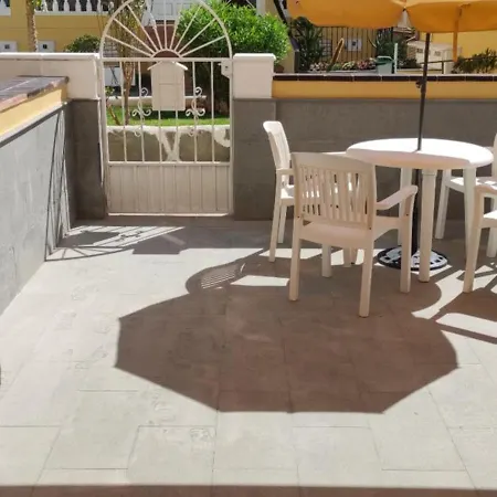 Tenerife Sur Cristianos,parking,air,wifi Апартаменти